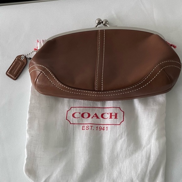 Coach Handbags - VTG Coach Kisslock Clutch Wristlet Glove Tanned Brown Leather Like New One Owner